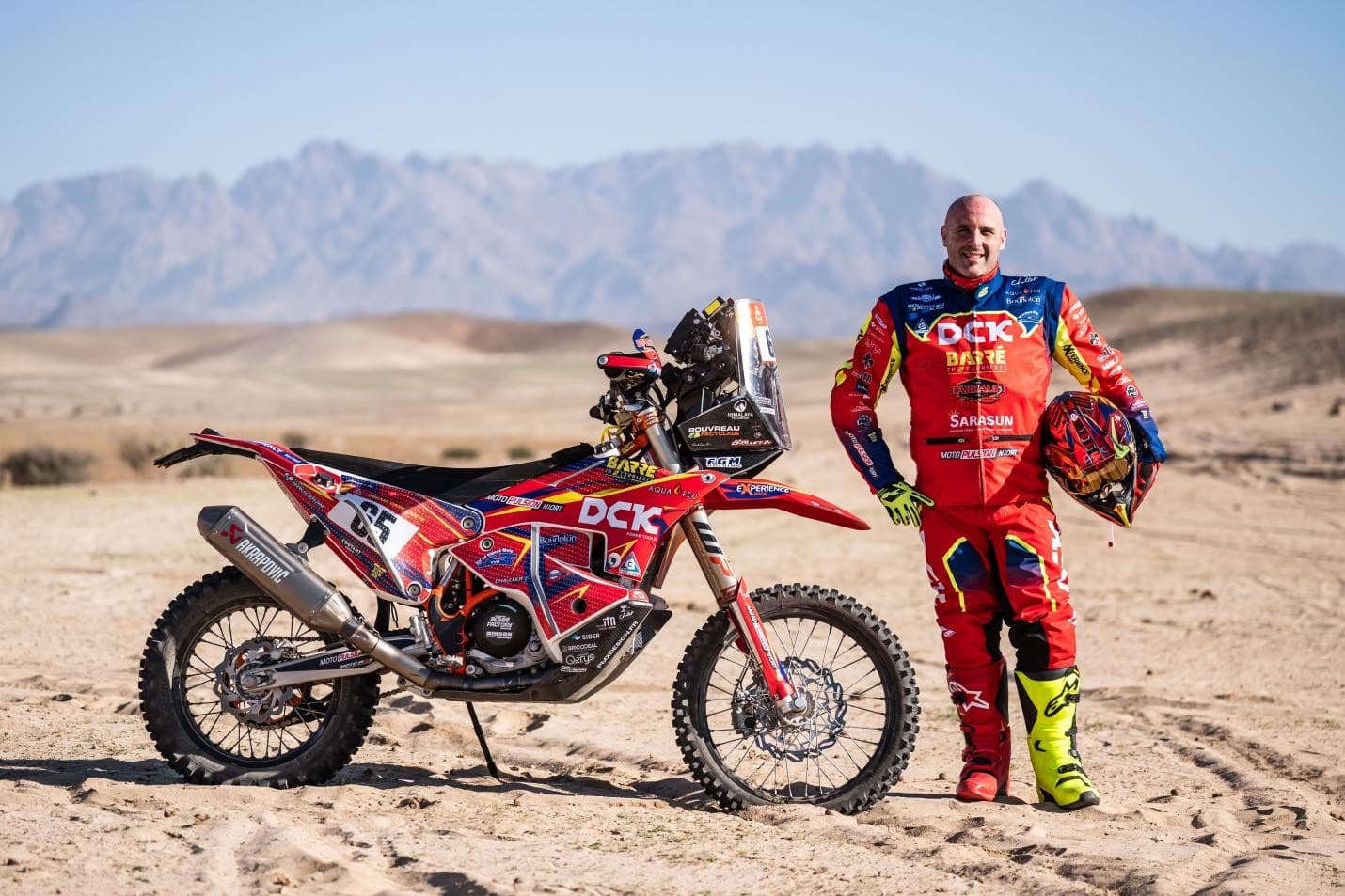 DCK 贊助法國車手 Guillaume Chollet 參加 2026 年達卡拉力賽